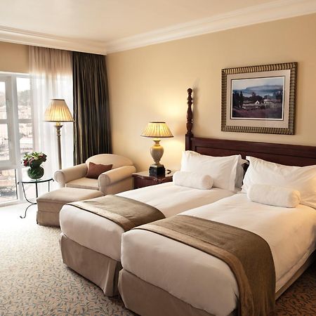 The Table Bay Hotel Κέιπ Τάουν Δωμάτιο φωτογραφία A room at the hotel