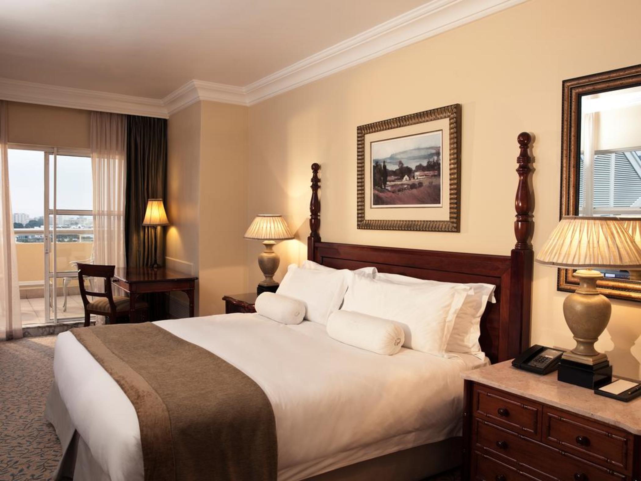The Table Bay Hotel Κέιπ Τάουν Εξωτερικό φωτογραφία A bedroom at the Fairmont