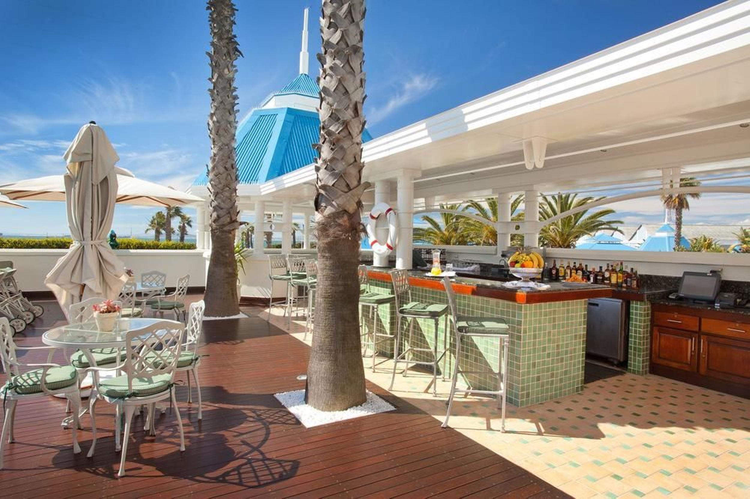 The Table Bay Hotel Κέιπ Τάουν Εξωτερικό φωτογραφία The pool bar at the Fontainebleau