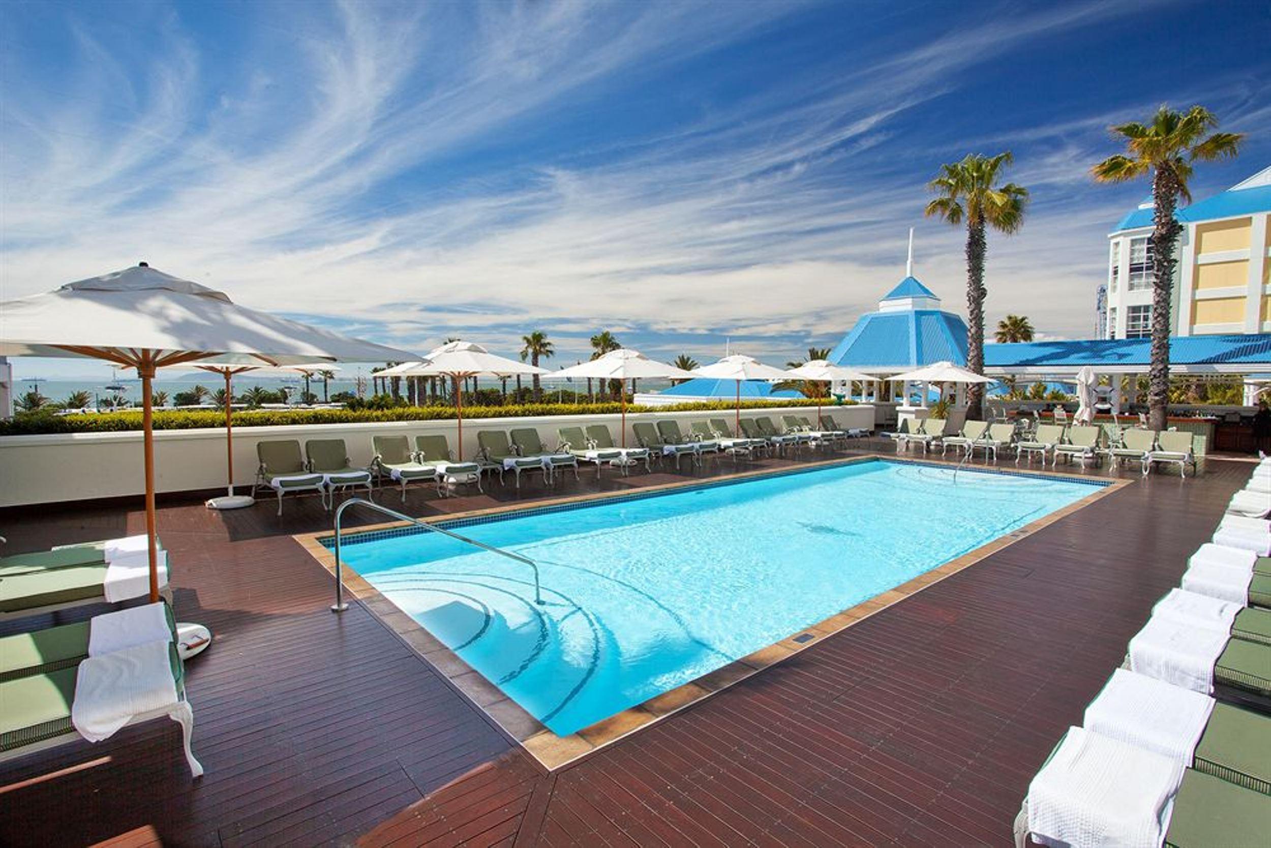 The Table Bay Hotel Κέιπ Τάουν Εξωτερικό φωτογραφία Rooftop pool at the Cape Town Hilton