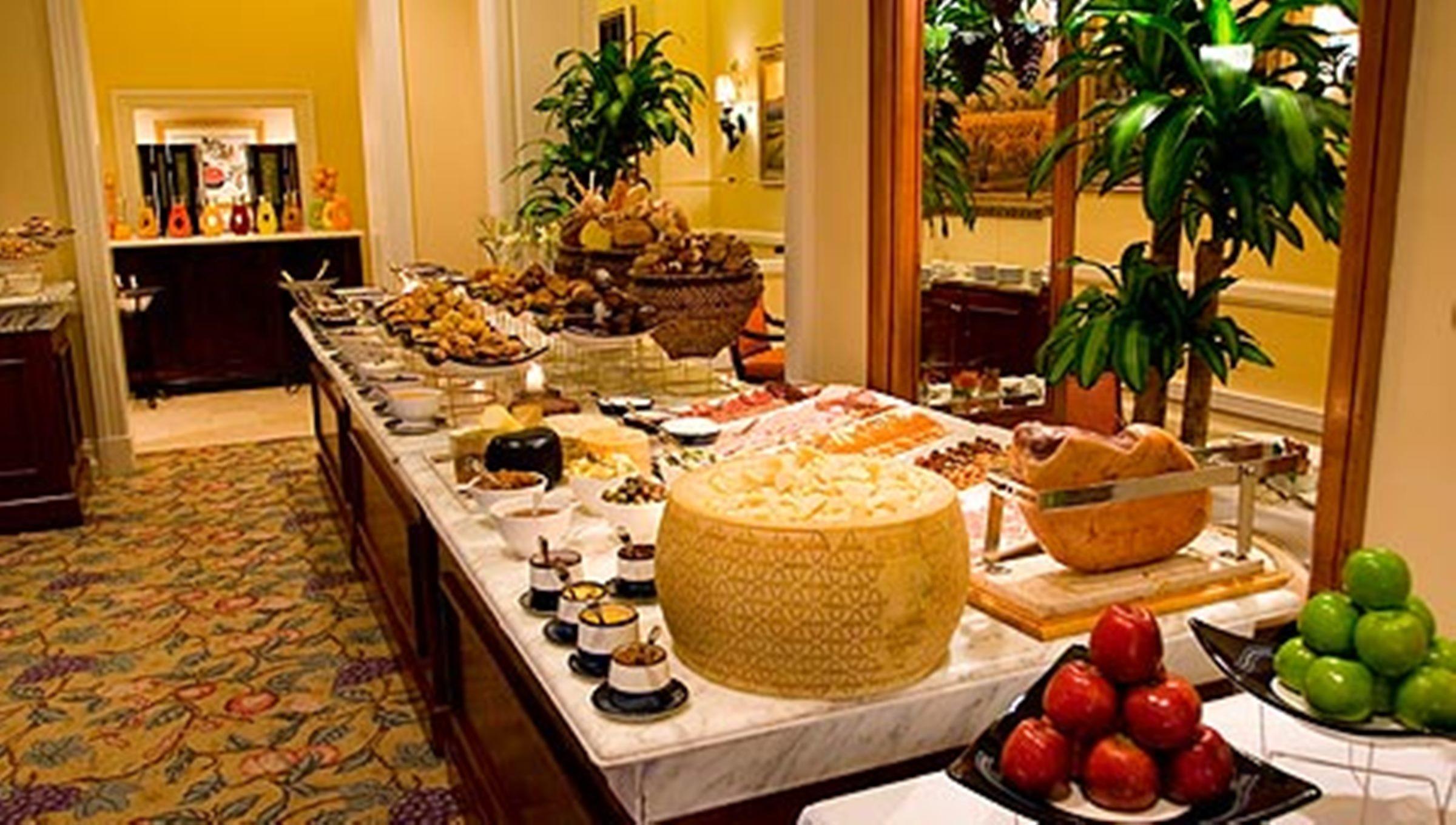 The Table Bay Hotel Κέιπ Τάουν Εξωτερικό φωτογραφία A cheese platter